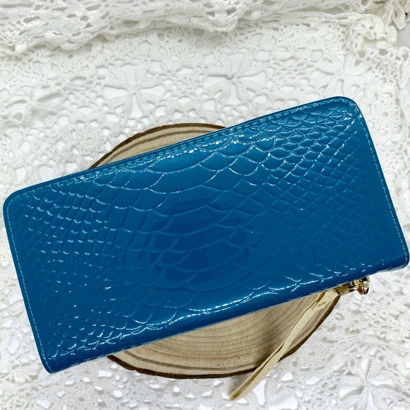 Rhinestone and Teal Clutch/Wristlet - Picture 4 of 8